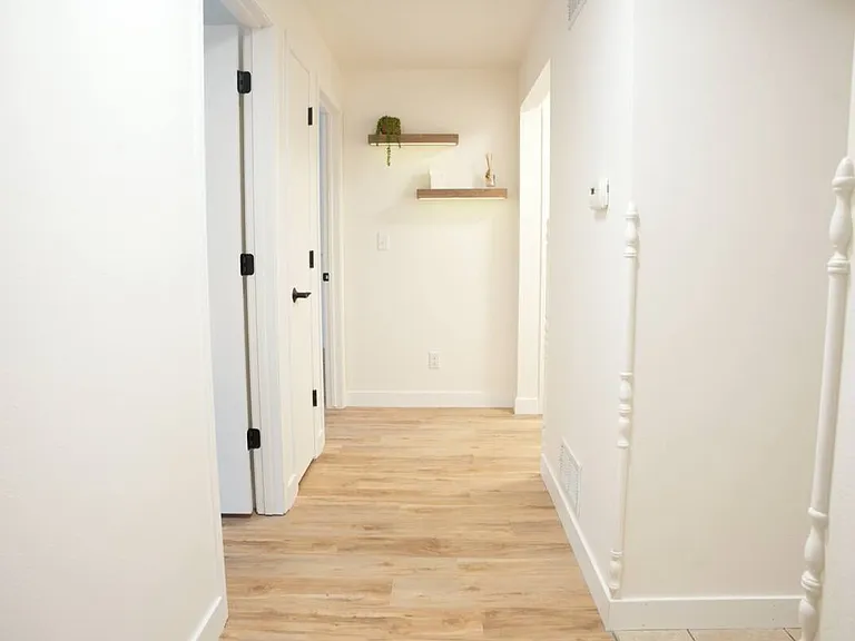 554 W 5th St #1 — Photo 8