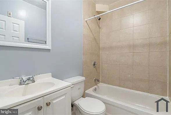 3 bed, 850 sqft, $3,000 — Photo 3