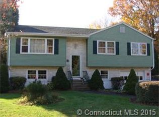 23 Lincoln Rd, Waterford, CT 06385