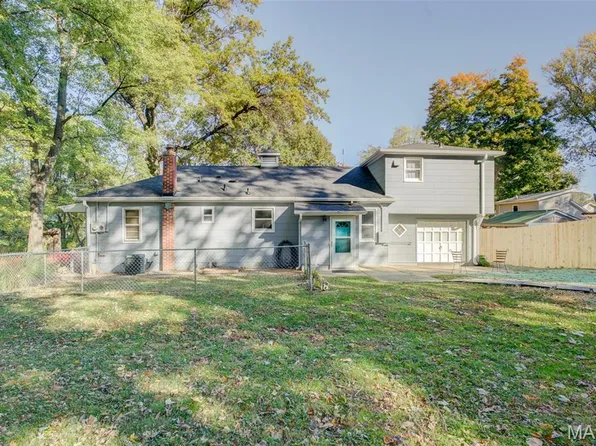 7647 Genesta St, Saint Louis, MO 63123
