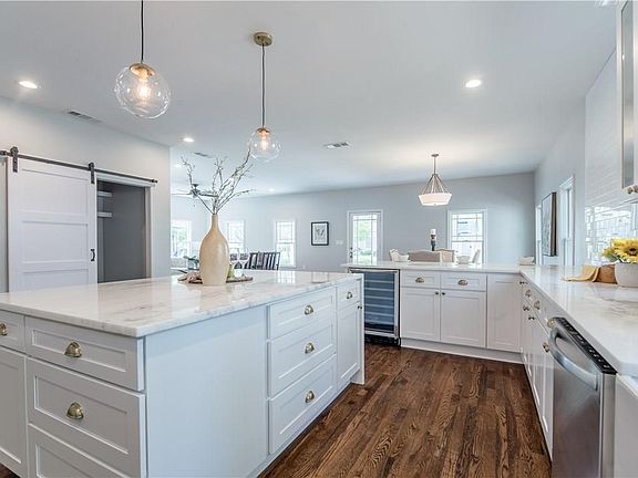 3rd image of 4706 Junius St