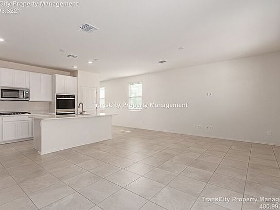 4th image of 36406 W San Alvarez Ave