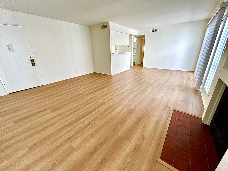 4319 Whitsett Ave #8 — Photo 3