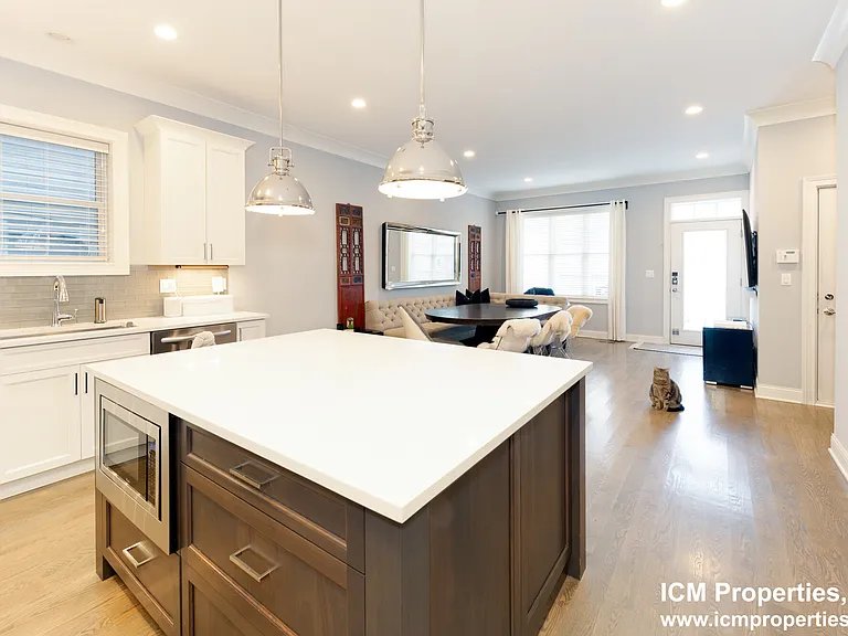 1241 W Oakdale Ave #1 — Photo 3