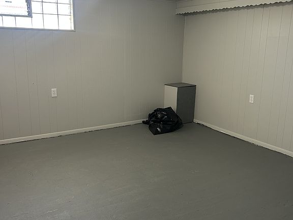 4th image of 8764 Glenloch St