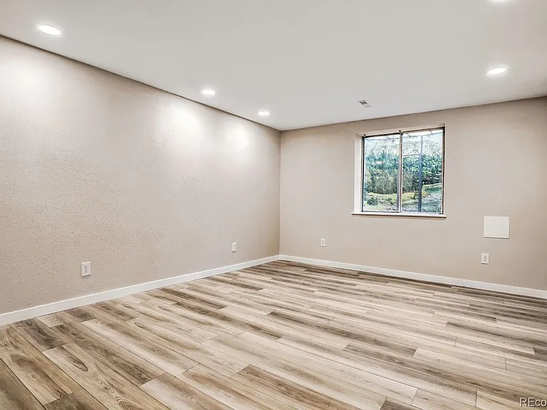 11962 E Maple Ave — Photo 24