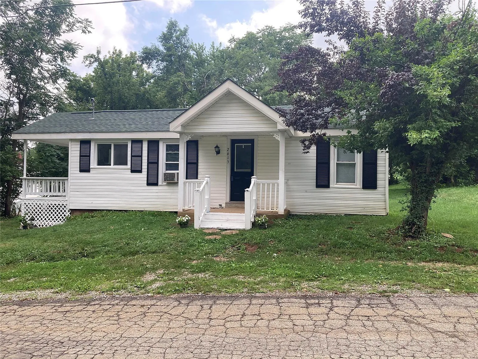 2615 Cedar St photo 1