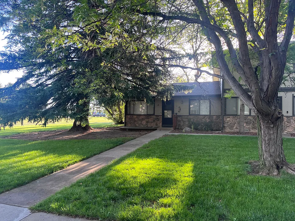 2600 Parklake Ct