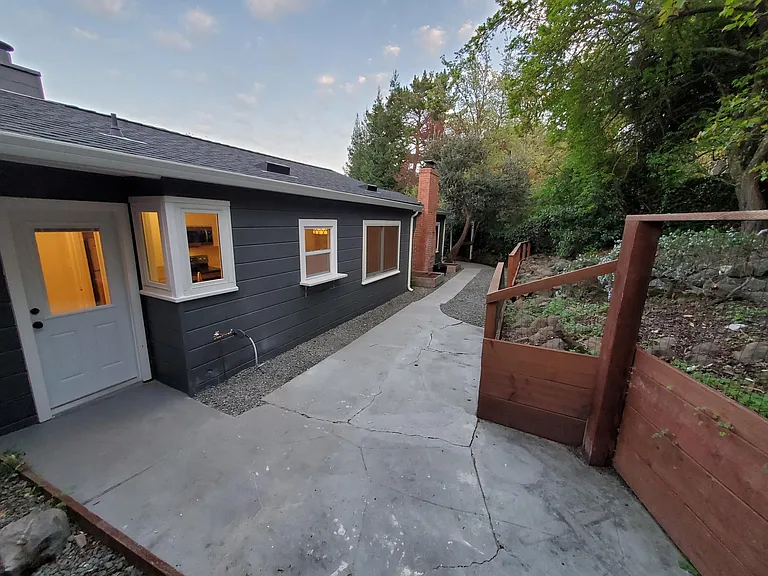 925 Hawthorn Dr — Photo 34