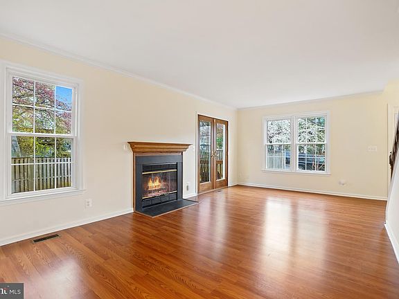 4th image of 746 Arbor Ct