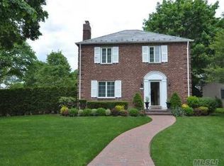 57 Kenwood Rd, Garden City, NY 11530