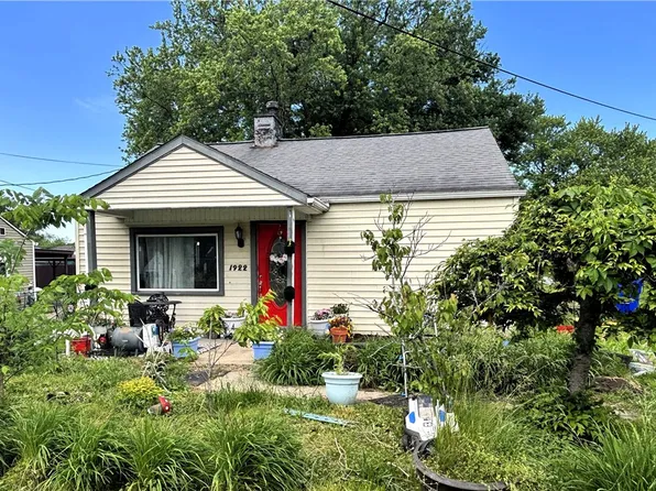 1922 Robinwood St, New Castle, PA 16101
