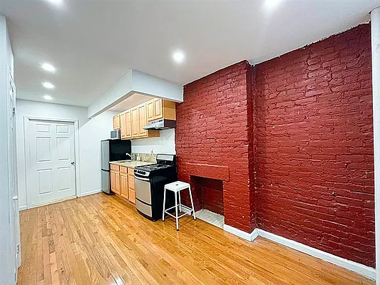 Rented by Bond New York | media 4