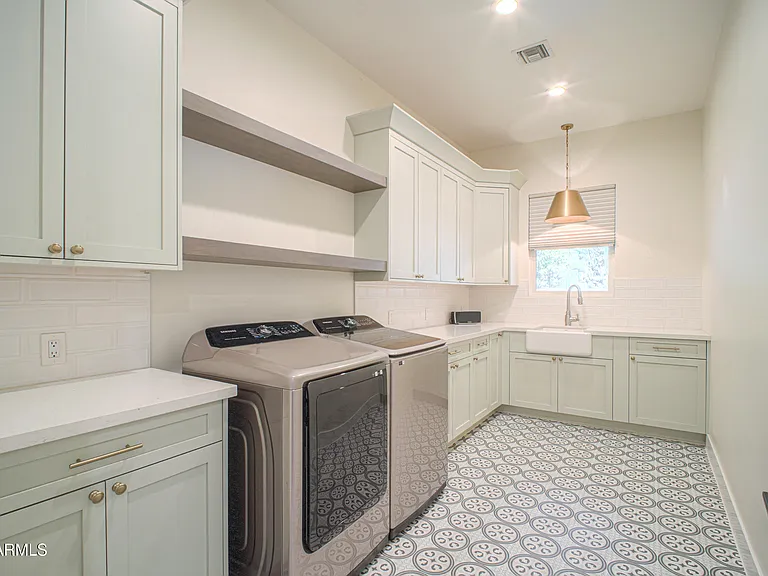 12424 E Victoria St — Photo 38