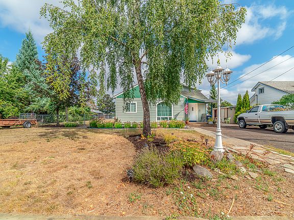 Front Yard / Front of House