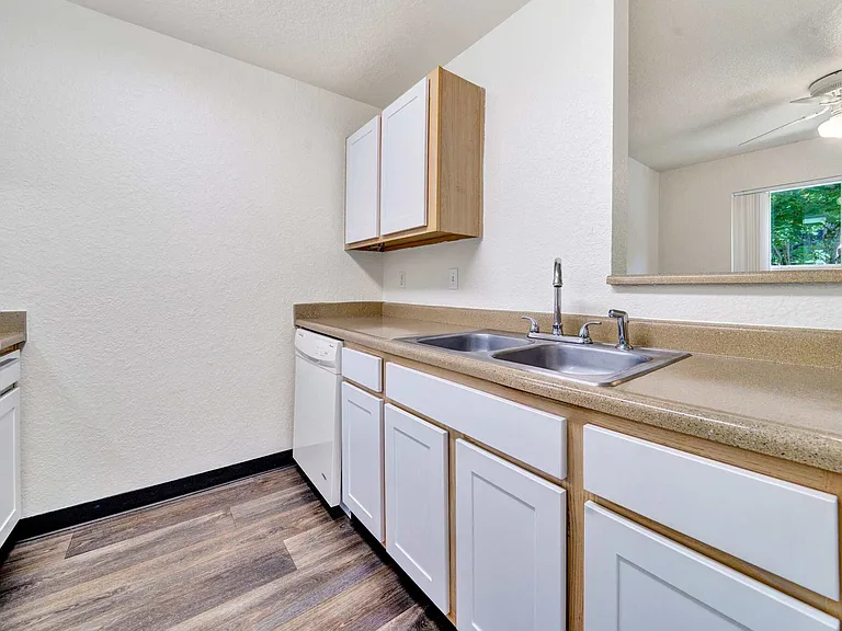 Hampton Ridge Apartments — Photo 20
