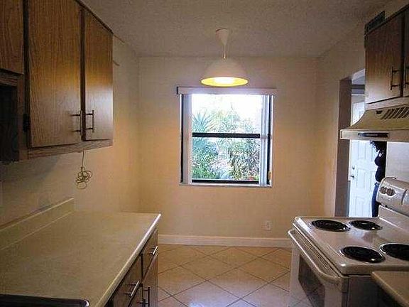 5th image of 9856 Nob Hill Ct #9856