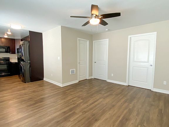 3rd image of 3622 43rd St Unit 2