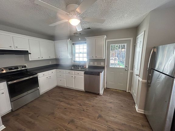 4th image of 106 Winterberry Ln #A