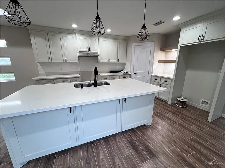 1726 La Paloma Ave — Photo 11
