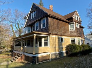 2709 Noble Rd, Cleveland Heights, OH 44121