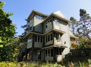 5911 Five Mile Point Rd, Allouez, MI 49805