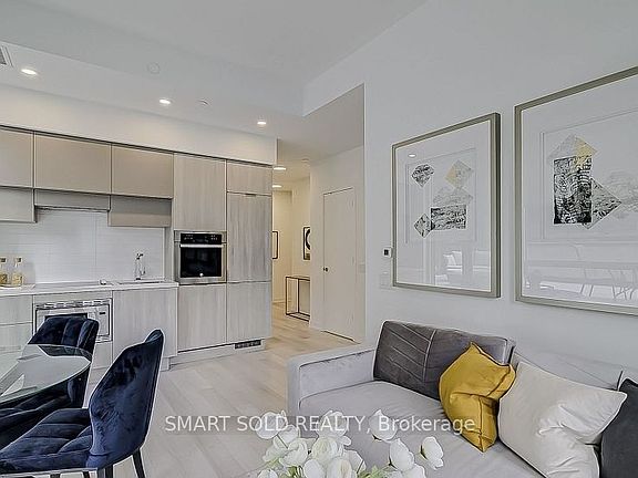 3rd image of 39 Roehampton Ave #505
