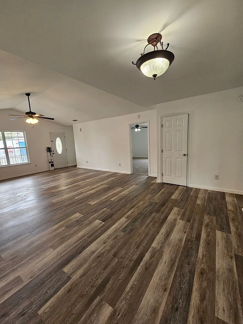 Renovated 4 Bedroom Home! — Photo 3