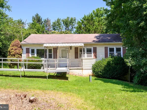 53 Grayrock Rd, Charles Town, WV 25414