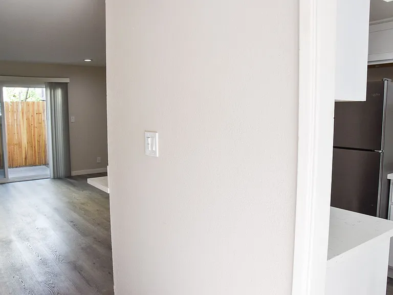 815 N Olive St — Photo 4