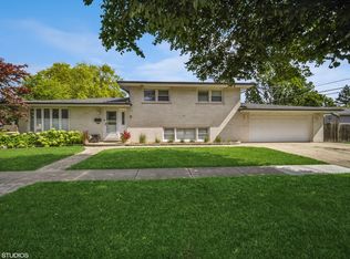 205 N Marcella Rd, Mount Prospect, IL 60056