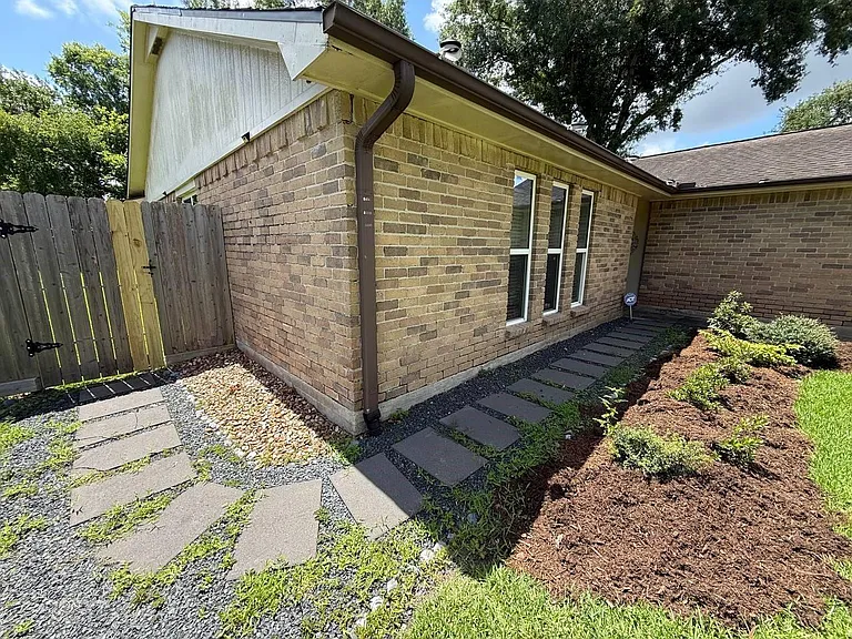 646 Fair Oak Dr — Photo 3