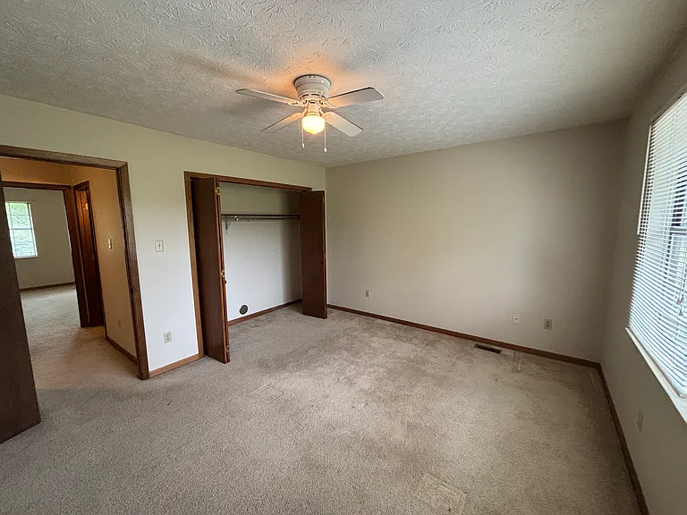 113 Goldenview Ln — Photo 8