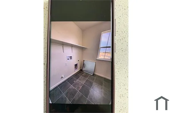 Building Photo - 8000 Carpenter Ct