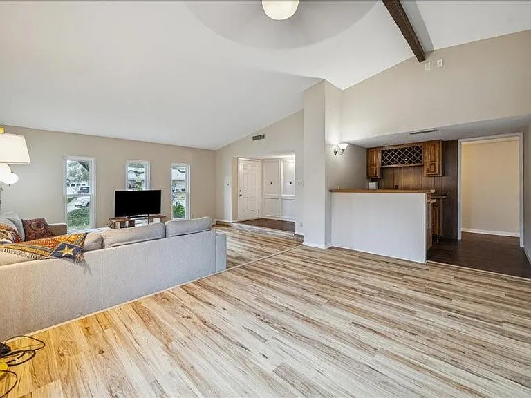 3902 Broken Elm Dr — Photo 5