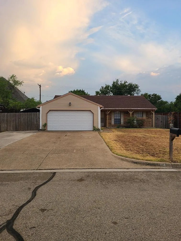 3 bed, 1325 sqft, $2,400 — Photo 1