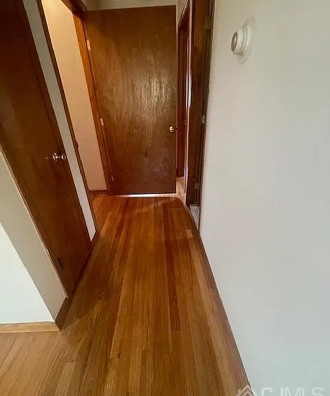 1160 Roosevelt Ave — Photo 10