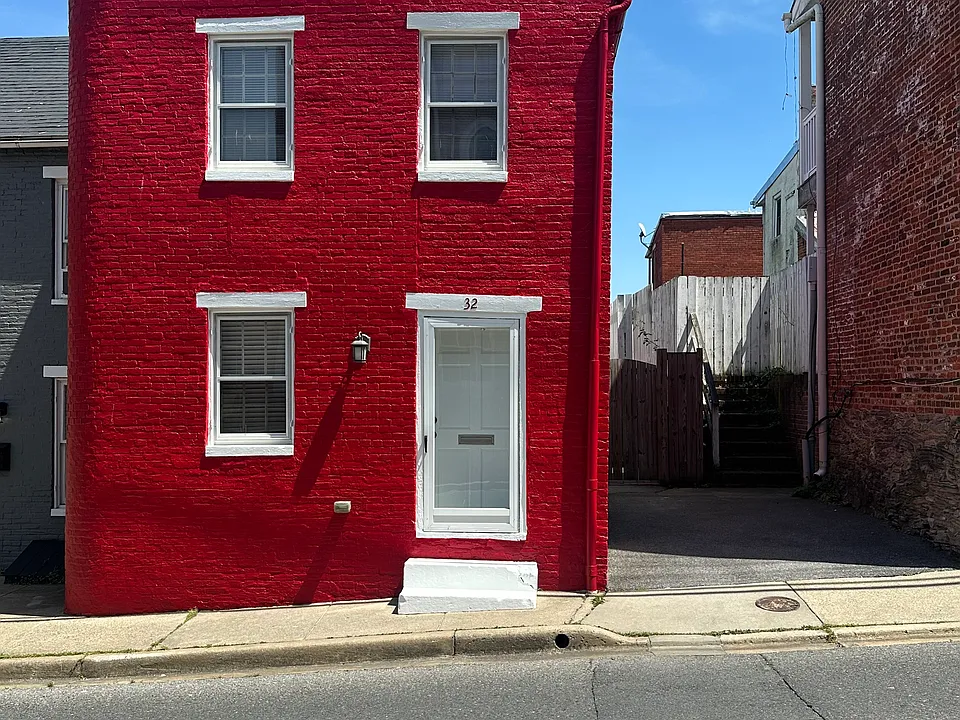 32 S Court St