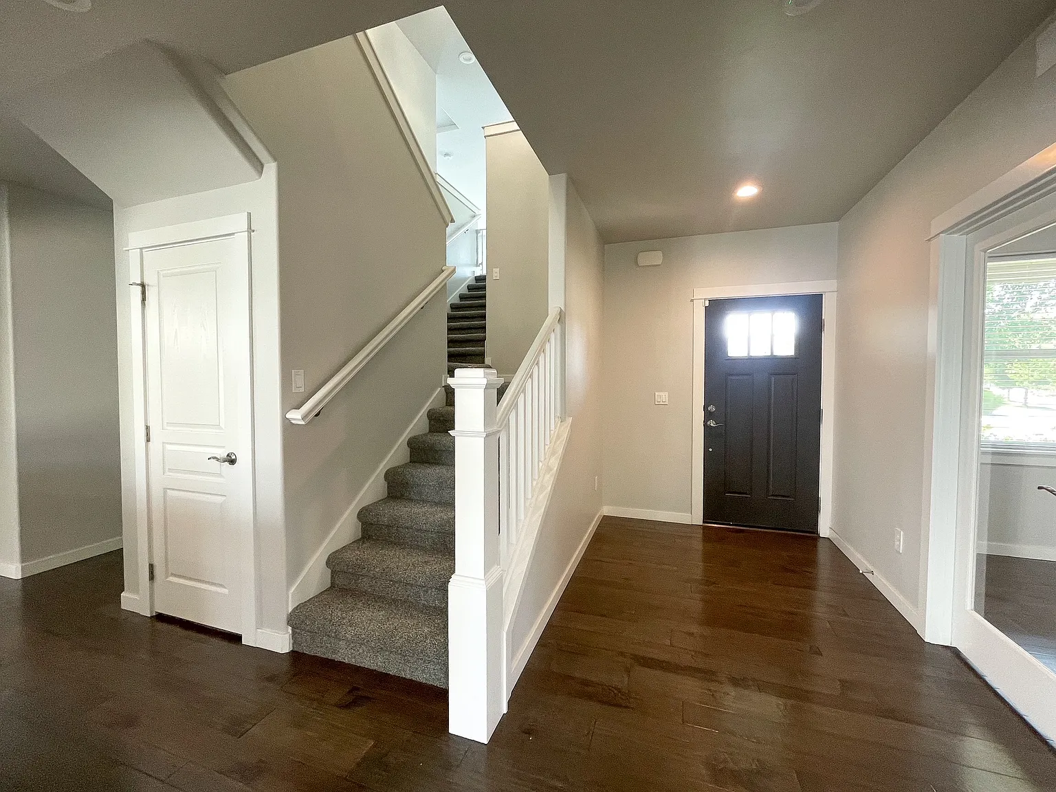 4 bed, 2.5 bath, 2493 sqft, $2,900 — Photo 4