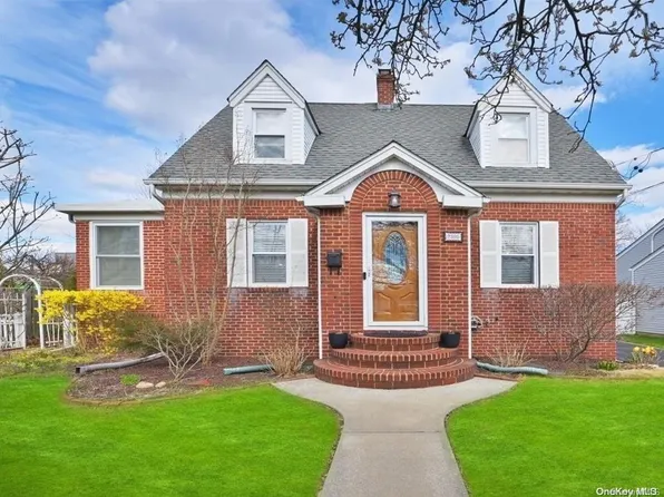 2595 Fox Boulevard, Merrick, NY 11566