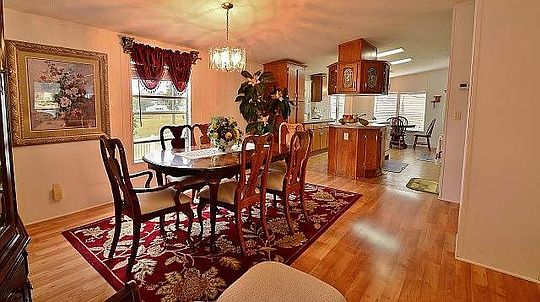 5th image of 329 Kingslake Dr