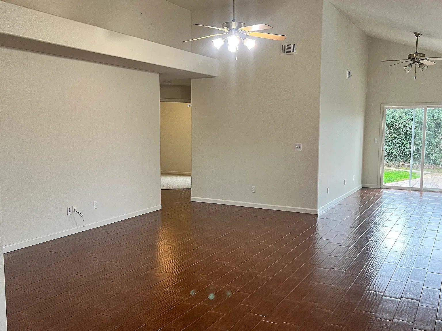 18432 Laurin Dr — Photo 2