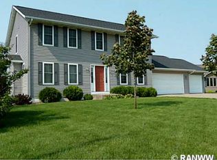 935 Bluff View Cir, Chippewa Falls, WI 54729