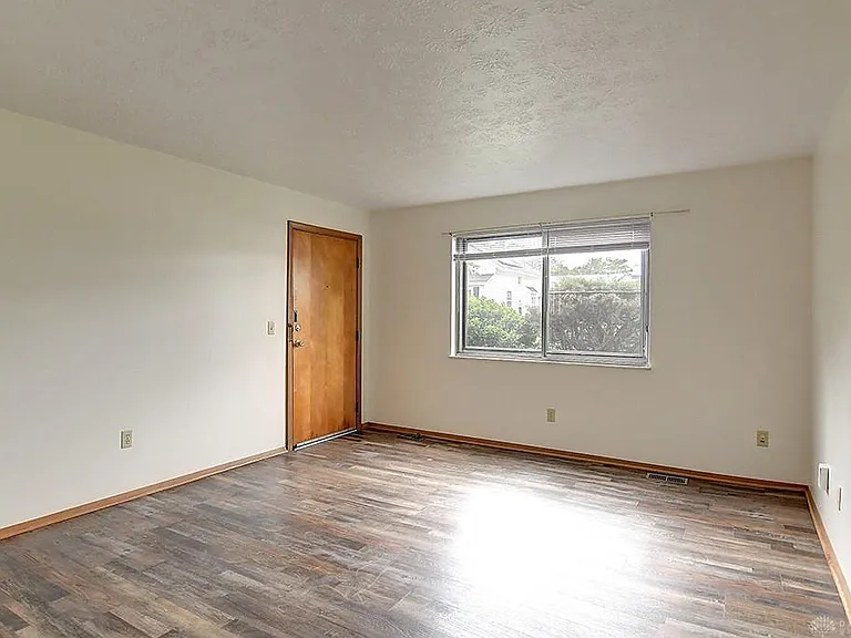 2724 Enterprise Ave #C — Photo 6