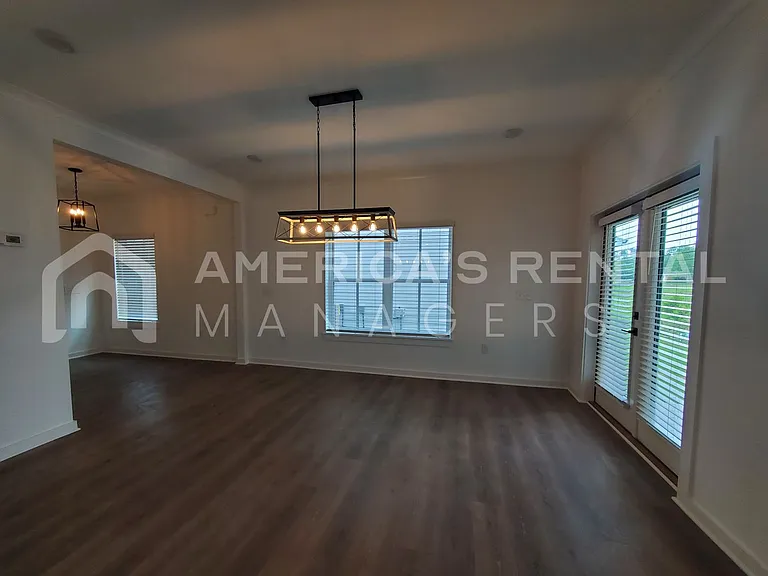 4676 Casablanca Dr — Photo 4