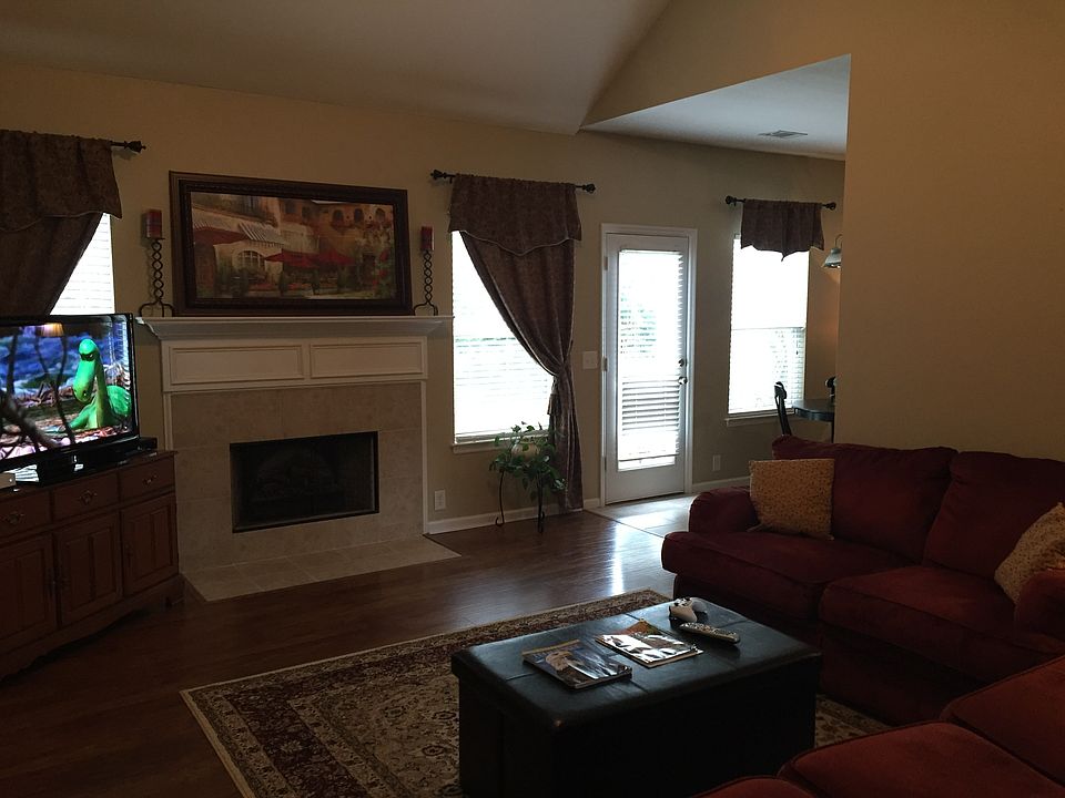 1st image of 233 Foster Dr
