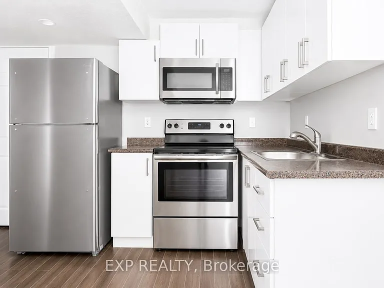 304 Lemon Grass Cres #LOWER — Photo 3