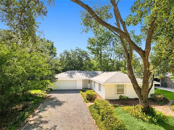 141 Live Oak St, Mandeville, LA 70448