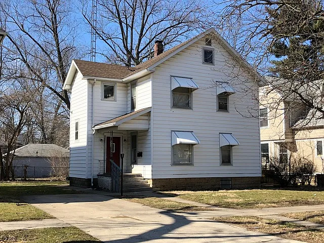 683 S Evergreen Ave photo 1