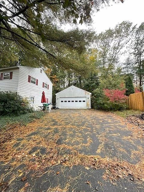 2nd image of 251 Winn St